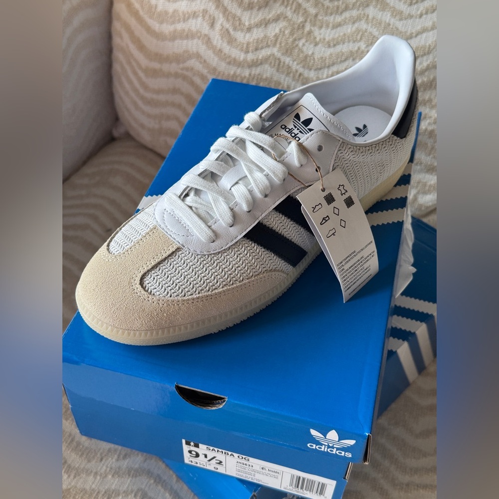 Adidas men’s SAMBA OG summer white /blue stripes. Great summer. Sz 9.5 / 8.5